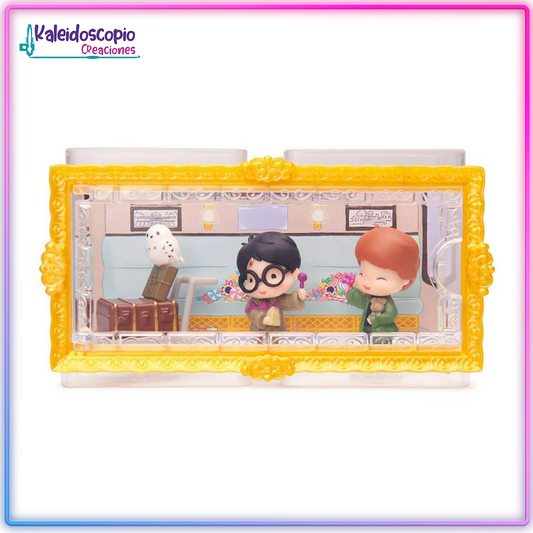 Wizarding World, Harry Potter, Set de Figuras Micro con Figuras de Harry, Ron y Hedwig y Caja de exposición